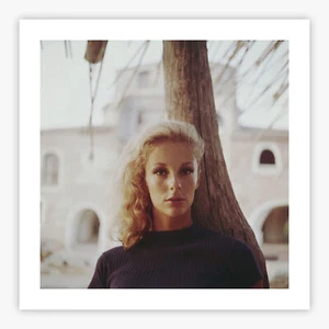 Dolores Guinness (Matte or Gloss Poster/Print) #5594 - Picture 1 of 4
