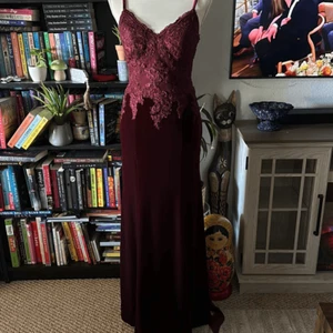 Azazie Size 2 Burgundy formal Gown Velvet lace formal dress bridesmaid prom - Picture 1 of 11
