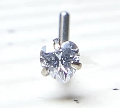 Anillo de nariz de titanio grado 23 sólido con curva en L con corazón circonita cúbica gema tornillo Foto 1 de 4