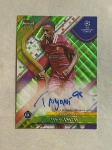 2024-25 Topps Finest UCC UEFA verde neón onda Trey Nyoni novato automático/99 LFC - Imagen 1 de 2