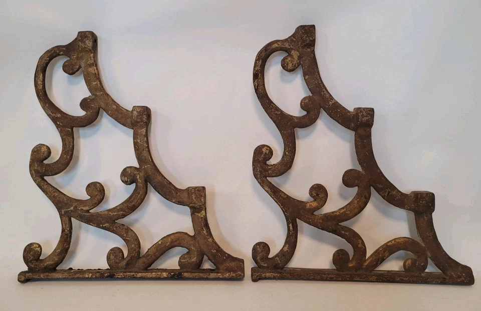 2 frontones antiguos de metal fundido de salvamento arquitectónico diseño de pergamino, ver todas las fotos Foto 1 de 4