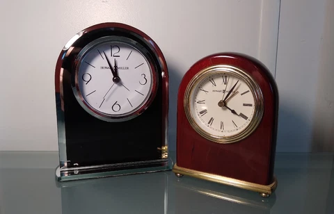 Two Retro Howard&Miller Small Analog Battery Powered Time Peice Desk Clocks Cover