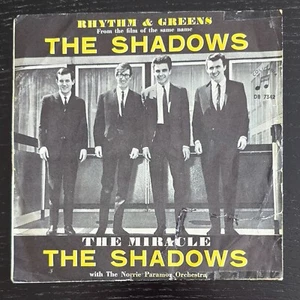 " RHYTHM AND GREENS " BY THE SHADOWS SWEDISH BLACK EP - Picture 1 of 4
