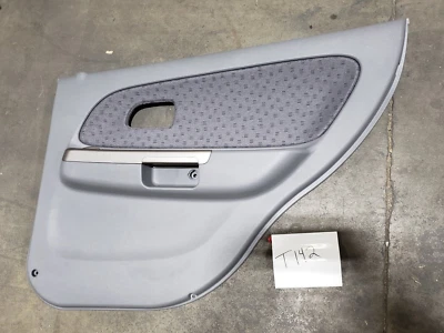 Nuevo panel de moldura de puerta trasera derecha OEM 2003-2005 Kia Rio 83302-FD020-E1 gris eléctrico  Foto 1 de 2