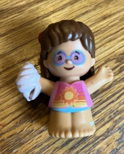 Fisher Price Little People BEACH BOATING HISPANIC GIRL MIA Shell Sunglasses - Picture 1 of 3