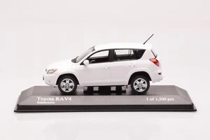 400166571 Toyota RAV4 White Minichamps 1/43 - Picture 1 of 4