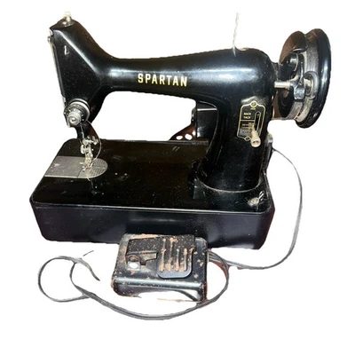 Great Little Vintage Singer Spartan 192K Sewing Machine - Image 1 of 2