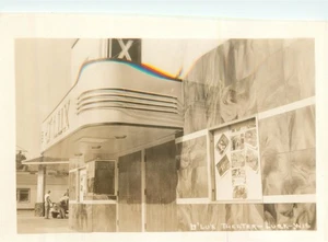Foto postal real de cine WI Wisconsin Luck Theatre RPPC de los años 40 - Imagen 1 de 2