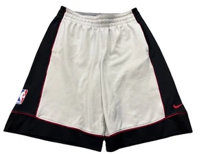 Pantalones cortos de baloncesto Nike NBA Logo Warmup. Hombre M. NBA. Blanco. Negro. Rojo. - Imagen 1 de 17
