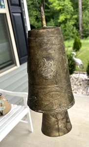 Antica campana a due livelli fatta a mano in bronzo pesante 9"?Ottone? Patina campana capra cammello/mucca - Foto 1 di 10