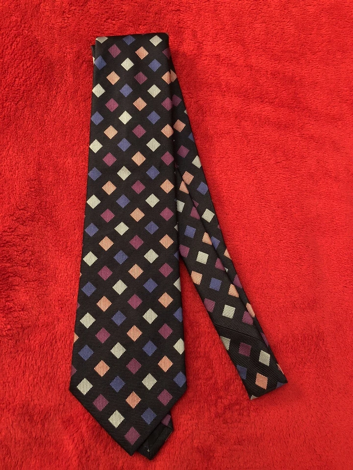 CHARLES TYRWHITT Navy Silk Tie w/ Woven  Diamond Shapes 3.75/58 Made in UK EUC - Image 1 of 4