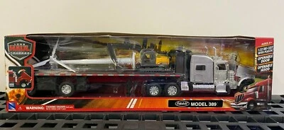New Ray 1/32 Peterbilt 389 w/Flat Turbine & Excavator NRY10333-W - Image 1 of 2