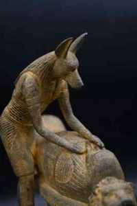Antica Statua Antichità Egizie di Dio Anubi - Durante la mummificazione a.C. - Foto 1 di 8