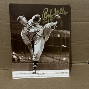 BOB FELLER AUTOGRAPHED 8 x 10 PHOTO HAND SIGNED ‘1937  POSE' CLEVELAND INDIANS - Picture 1 of 3