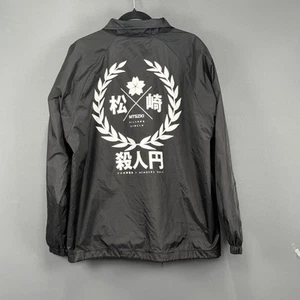 Chaqueta UltraClub Para Hombre Mediana Negra Entrenadores Nylon Botón a Presión Gráfico Ligero - Imagen 1 de 13