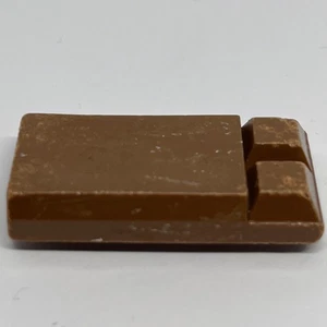 Barra de chocolate con leche láctea pieza en forma de prendedor vintage insignia confitería comida promoción - Imagen 1 de 5