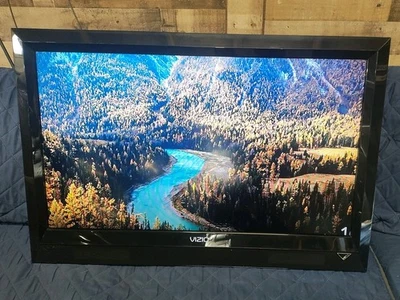 Vizio E321VL 32" 720p HD LCD Television - Image 1 of 4