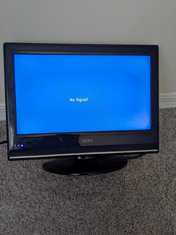 SEIKI LC15G82   power 100-240v 50/60Hz 40w15inch HD flat screen 3182688TV - Image 1 of 4