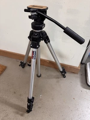 Bogen Manfrotto 3126 Fluid Head Bogen  Professional Italy Tripod PERFECT!!! - Image 1 of 4