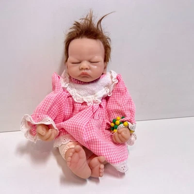 Ashton Drake Galery A.D.G. - Tiny Miracles Puppe Emmy - 26 cm groß - GUT - Bild 1 von 4