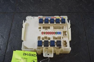 2004 - 2006 Nissan Titan Engine Fuse Box 5.6L V8 AT 4x4 - Image 1 of 2