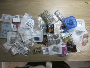 Perlen und verwandte Dinge - Q19 - großer Priority Mail Box HALB voll - siehe Fotos! - Bild 1 von 2