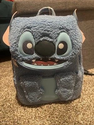 Mini mochila Loungefly Lilo & Stitch de felpa Sherpa cosplay Foto 1 de 4