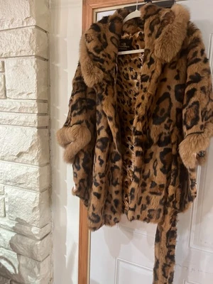 Chaqueta de piel bonita real con estampado de leopardo Foto 1 de 4