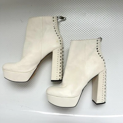 Dolce Vita Boot 9 Liv Off White Cuero Tachonado Plataforma al Tobillo Foto 1 de 4