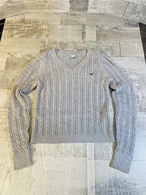 Hollister Wonens Med Gray Ribbed Cable Knit Cropped Sweater V-Neck Long Sleeve - Image 1 of 4