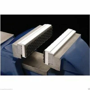 3-1/2" PAIR OF MAGNETIC RUBBER FACED JAW PADS FOR METAL VISE - Picture 1 of 1