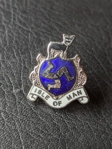Vintage ISLE OF MAN TT MANX RACING Motorcycle Bike RARE Pin Badge - Picture 1 of 2