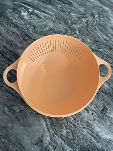 TUPPERWARE THATSA MULTIFUNCTION COLANDER IN peach color 3 1/4 QT - Picture 1 of 6