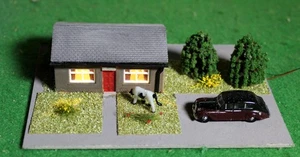 "Spur N", Turmfalken beleuchteter Bungalow mit Garten fertig gefertigt. - Bild 1 von 5