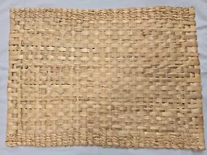 Crate And Barrel Kalena Rush Placemat 168-122 Made Of Natural Materials New - Picture 1 of 2