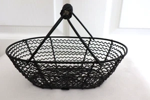 9" Oval Wire Basket-w Handle-Metal-Indoor/Outdoor Use Padded "Feet" 3 1/4" Deep - Picture 1 of 3