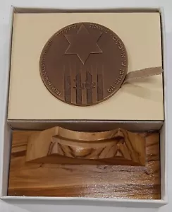 1981 Israel Holocaust Survivors 60 mm Bronzemedaille in Box mit Ständer - Bild 1 von 4
