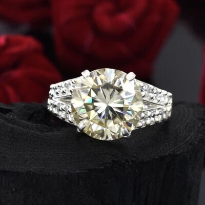 Precioso anillo de cóctel solitario de diamantes blancos apagados de 4,30 quilates de plata 925 Foto 1 de 4