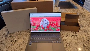 ASUS Zenbook S 14 Copilot+ OLED Laptop Gen2 Ultra 7, 16GB, 1TB, 10+ Mo WARRANTY - Picture 1 of 12