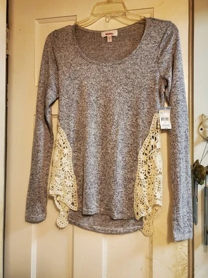 NEW Bongo Gray Heather Ivory Crochet V-neck TOP SHIRT Juniors Size Small NWT $38 - Image 1 of 4
