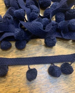 3 yd ~ Vintage Re Purposed 1 1/2 pollice Navy Pom Ball bordo frangia - Foto 1 di 1
