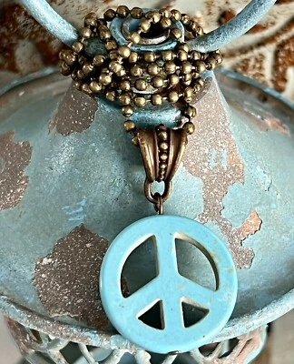 Collar signo paz bronce y turquesa. Amor. Boho Chic Foto 1 de 2
