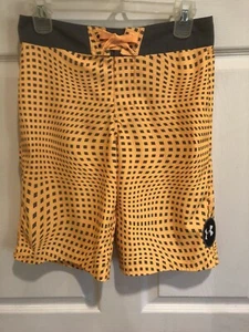Under Armour Men’s Board Shorts Waist 28” Gray Bright Yellow Ties LOOSE Heatgear - Picture 1 of 6