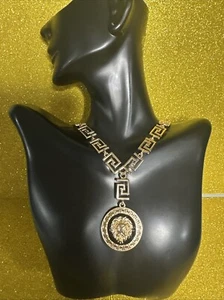 Collana girocollo vintage Gianni Versace stile anni 90 oro nero testa di leone medusa - Foto 1 di 8