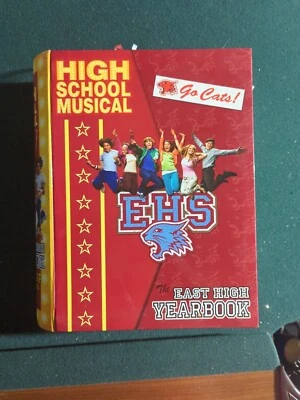 HIGH SCHOOL MUSICAL Dress-Up Collection kit Wildcats incomplete 2007 dress-up  - Image 1 of 4