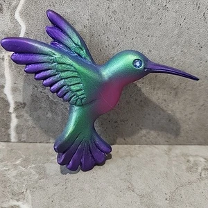 Calamita frigorifero colibrì vintage Clay Critters occhio gemma arcobaleno usata in ottime condizioni - Foto 1 di 8