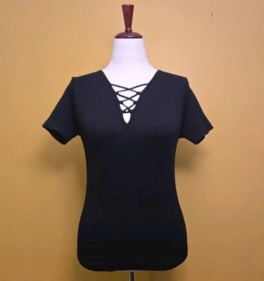 Blusa Active Basic com cadarço e nervuras manga curta média grande EUA preta feminina curta  - Imagem 1 de 4