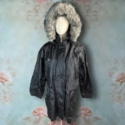 Abrigo chaqueta con capucha de piel sintética aislante de cuero negro de colección Wilsons Foto 1 de 4