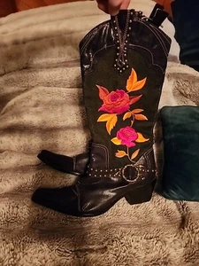 J.Renee Woman's Western Boots Size 7.5M denim Studded embroidered roses Worn 1X - Picture 1 of 14