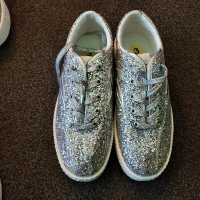 NUEVO Zapatos Tretorn Plateados Brillo Encaje Talla 3 Foto 1 de 2